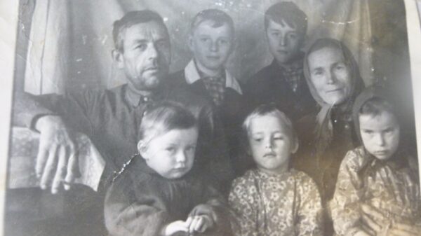 Владимир Уруев с семьей из деревни Блиново Костромская область Макарьевский район